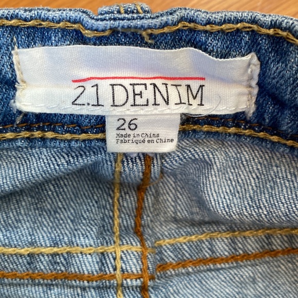 21 Denim - Womens cuffed Denim shorts size 26 - Picture 3 of 4